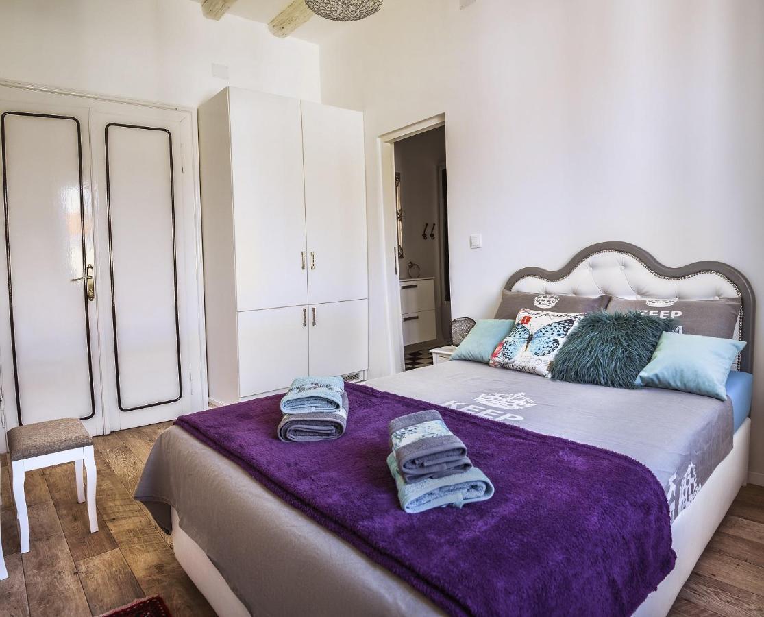 Emma'S Rooms B&B Pula Bagian luar foto