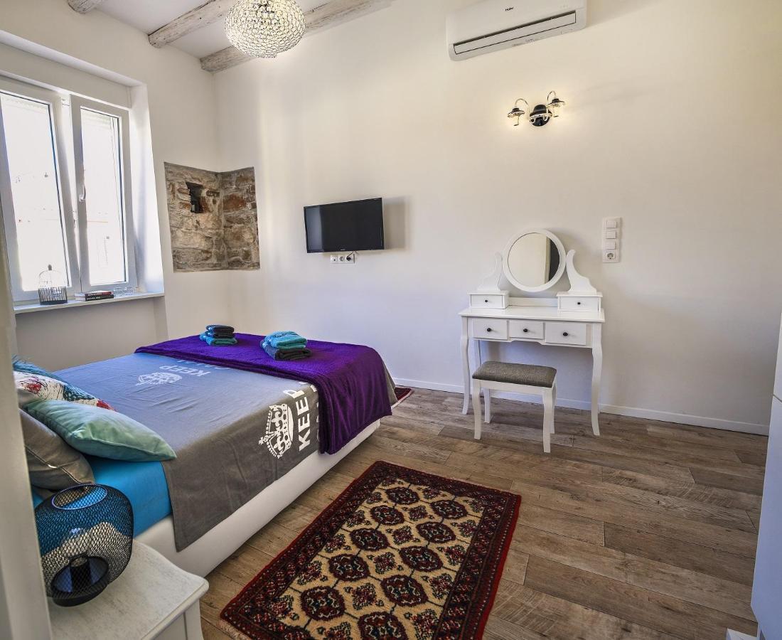 Emma'S Rooms B&B Pula Bagian luar foto